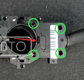 Разъединяем половинку. Левую стрекозу при этом можно с машины не снимать. Выкручиваем болты - IMG_20191204_025231.jpg