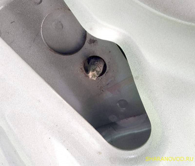 Правая сторона без гайки