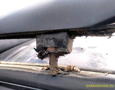 Задняя опора правого релинга