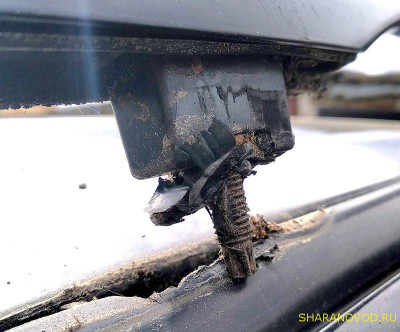 Задняя опора правого релинга