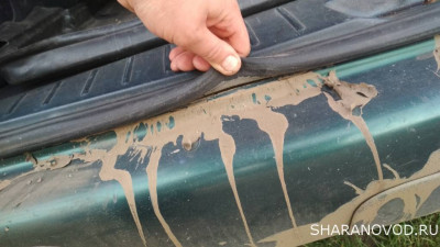 Уплотнение отжало изнутри потоком