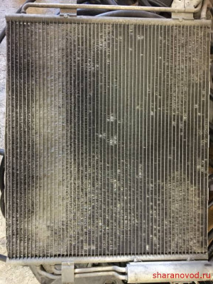 радиатор под замену, несмотря на то что он не течёт - но уже слишком забит и сыпется