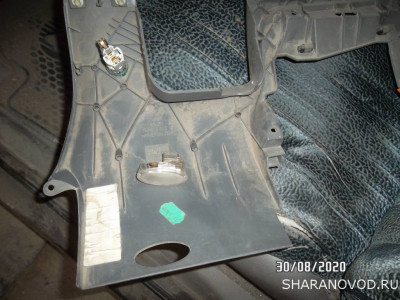 на водительской стороне