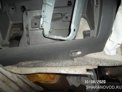 на пассажирской стороне