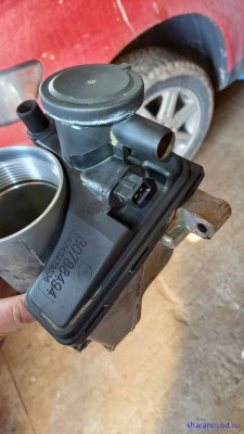 Отмытый и собранный на герметик корпус. Хорошо виден электрический разъём.