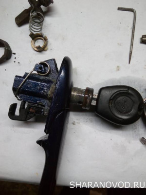 Как снять водит. ручку, если ключ не идет? В чем отмочить личинку замка ? - IMG_20171216_184559.jpg
