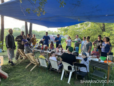 Стол оценили проезжающие- сказали :- у Вас тут, что? Свадьба?)))