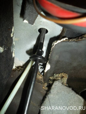 Замена уплотнения тросика капота - SAM_7044.JPG