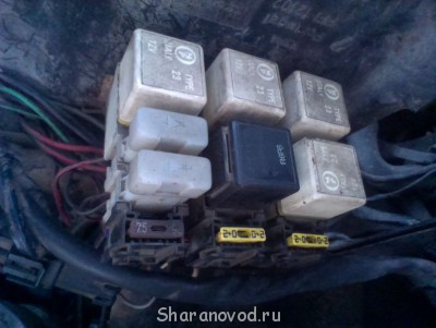 Это замысловатое устройство носит гордое имя "блок управления кондиционером и вентиляторами" :)