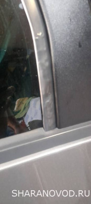 Рамка стекла задней двери