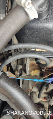 Это к уху за которое вытаскивается мотор.