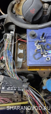 Колодка мозга стоит за блоком управления вентилятора. (Сухое место)