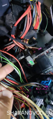 Зелёный, который идёт к реле 430