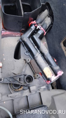 Соединение 2 винта Т-25. Прочитал на форуме что под крестовую отвёртку. Купил с длинным жалом 300мм. Снял торпедо, оказалось под торэкс Т-25. Пришлось купить под торэкс 300мм.