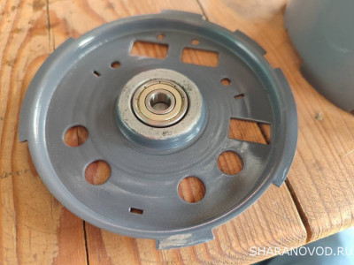 Блок резисторов с задней крышки пришлось снимать... иначе – никак... подшипник сидит в гнезде довольно крепко...