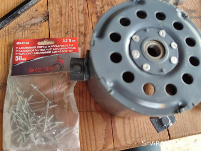 Для крепления крышки переднего подшипника взял такие заклёпки, предварительно, выбил из них гвозди....