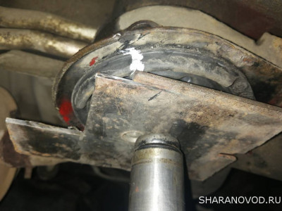 Метка снаружи на угол выступал чашки