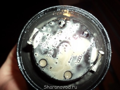 вот что я обнаружил под заливной крышкой