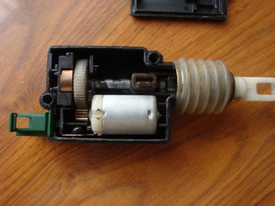 Ремонт электронного замка крышки багажника VW Sharan. - DSC03124.JPG