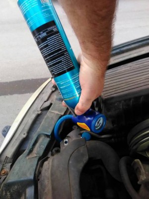 Ремонт системы кондиционирования салона. Не работает кондей. - шланг в кондер2.jpg