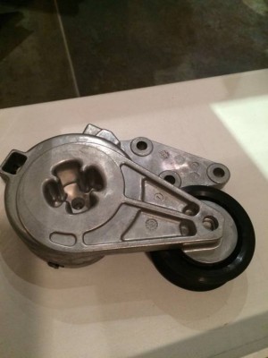 Натяжитель приводного ручейкового ремня для Шаран Sharan Альхамбра Alhambra Гэлакси Galaxy Passat Golf Vento. Каталожный номер 109169 topran hansprice. Цена в магазинах более 2200, отдам за 1800