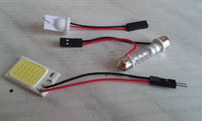 Над водителем, и над третьем рядом.