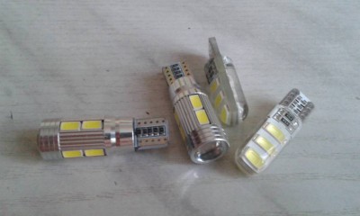 Крайний левый, посильнее предыдущего в габарит. Крайний правые, в ноги передние.