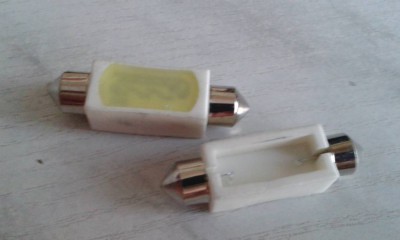 Корпус - типа, керамик. В багажник, в ноги второго ряда.