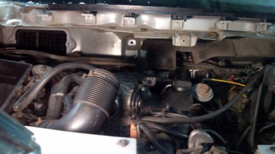 Кулиса дворников блин вся вмерзла за неделю стояния,еле открутил...