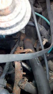 Видимо тройник с термостатом стоит.