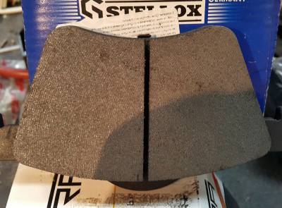 Замена передних тормозных дисков - передние колодки измененные.jpg