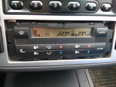 Снимаем рамку, откручиваем 4 винта торкс т15