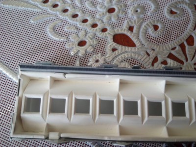 Вынимаем из рамки пластиковую... штуку))) и белую пленку