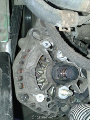 пока вынимал старый регулятор-поломал защитный кожух контактных колец(((