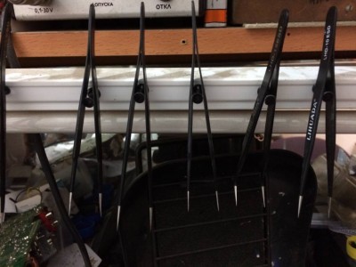 Хорошо когда у друзей радиомастерская ! Распиновали такими пинцетами !