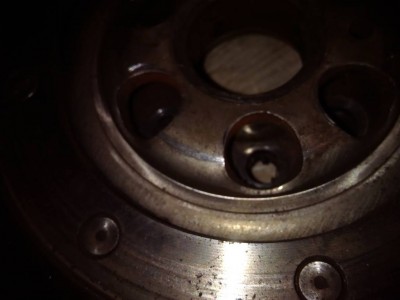 Собственно сам маховик старый, с потертостями от заклепок.