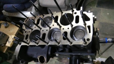 Перепутаны вытеснителей на поршнях