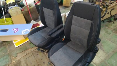 По чуть чуть сидения и салон