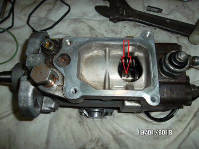 ...она  очень легко может двигаться... в общем то, уверенно посадил изнутри, со снятым корпусом плунжера, а пунжер устанавливал, после установки головы...