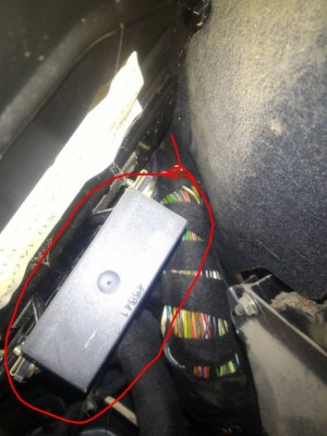 эти щтуковина у меня под панелью, где то за панелью приботов/внизу, кто нибудь знает что это?