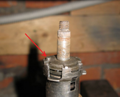 РУЧНИК вал ручника в супорте  - паз.PNG