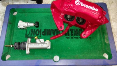 А от мерса 4х поршневые на зад поставить