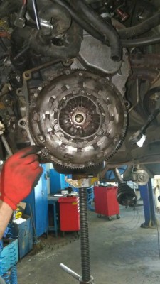 На пресс - подвёл диск сцепления он самоподводной