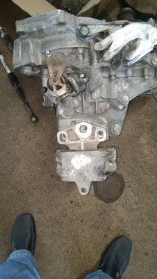 Подушка МКПП для которой надо сделать крепления на лонжероне