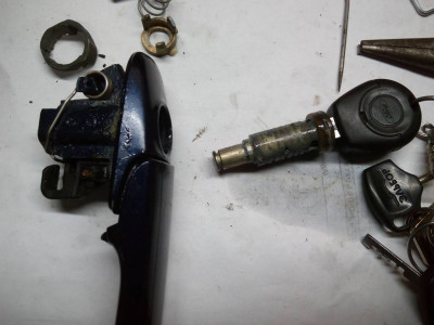 Как снять водит. ручку, если ключ не идет? В чем отмочить личинку замка ? - IMG_20171216_184617.jpg