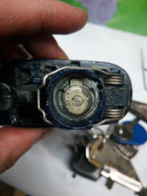 Вставляем ключ, поворачиваем на 90°