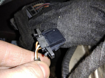 Провод оголенный какой-то. Это на кольцо