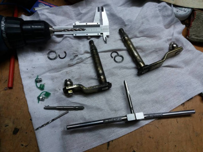 Сверло 3мм, сверло 5мм, метчики М6х1мм (черновой и чистовой)