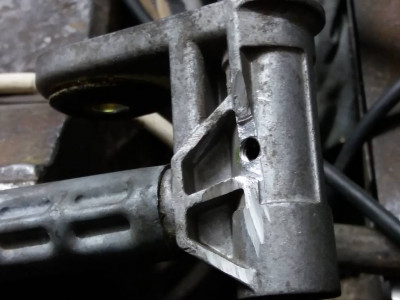 В месте внедрения маслёнок снял излишки корпуса при помощи УШМ, подправил напильником (добился ровной плоскости).