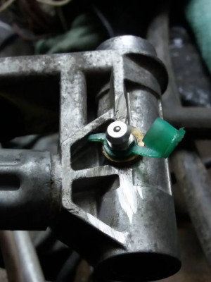 Глубину посадки маслёнок ограничил, подложив по две шайбы под маслёнки.